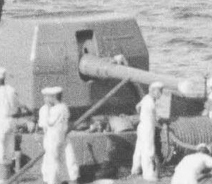 120_mm_bow_gun_on_IJN_Yunagi1936.jpg